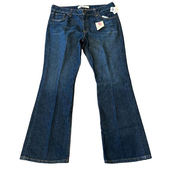 NWT Gap Low Rise Curvy Flare Jeans Size 16R - Picture 2 of 8